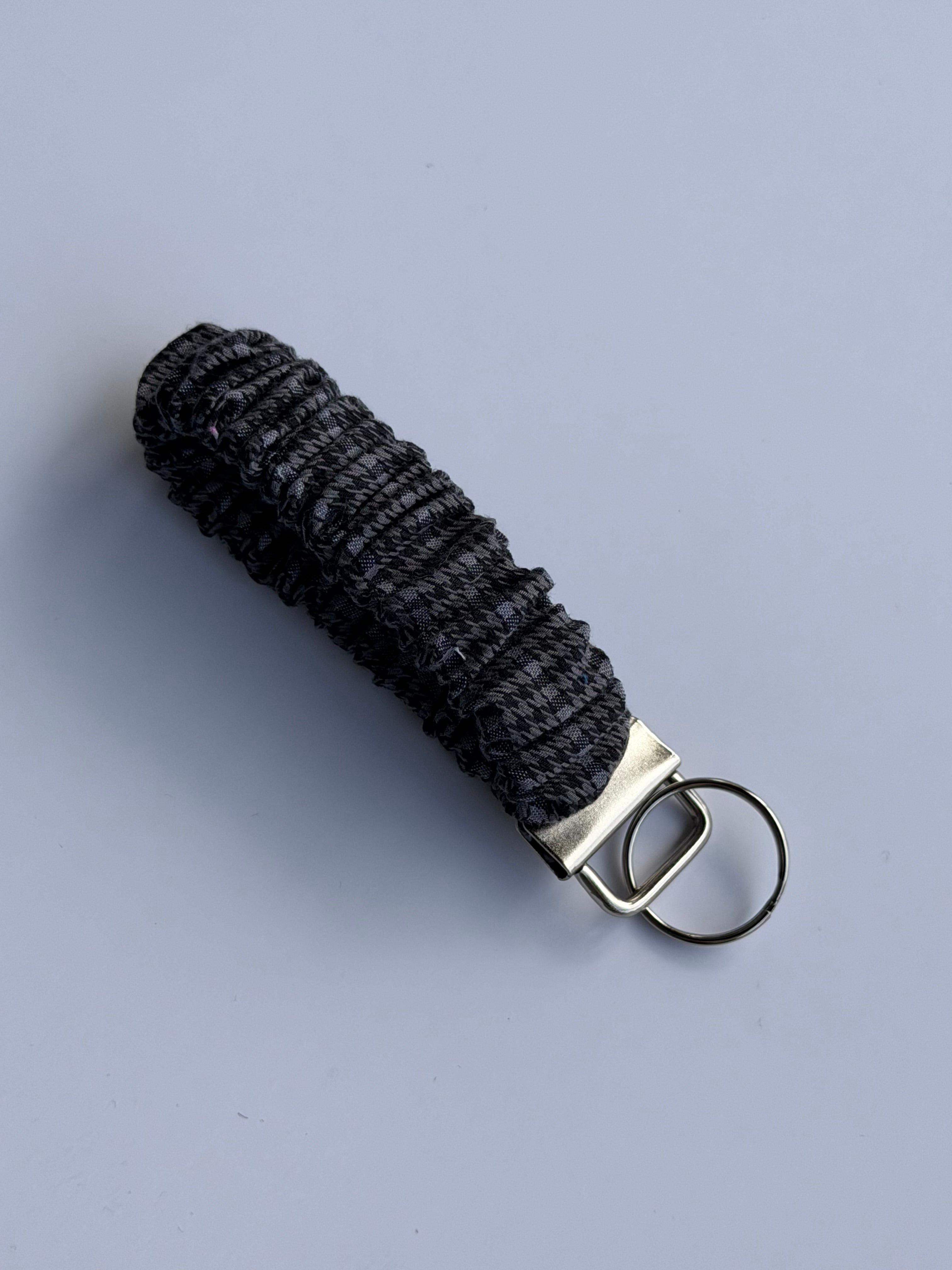 Scrunchie Wristlet - Black Houndstooth