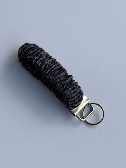 Scrunchie Wristlet - Black Houndstooth